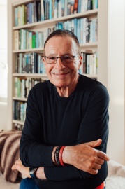 Питер Джеймс