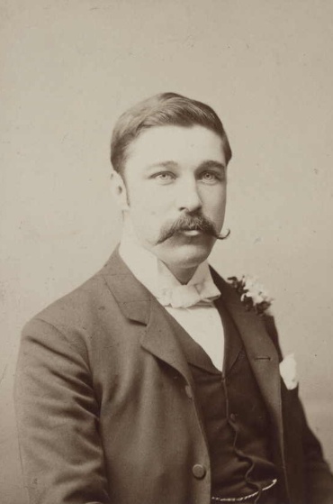 Фергюс  Хьюм