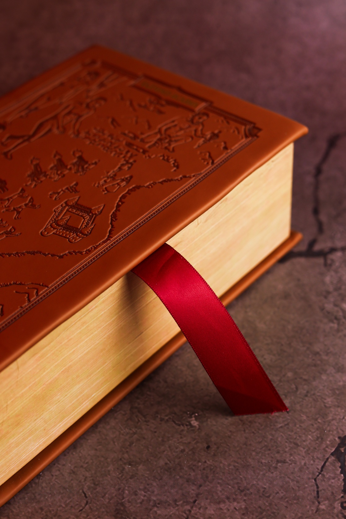 Промо материал к книге "Атака на титанов. Подарочное издание (комплект в футляре)" №11