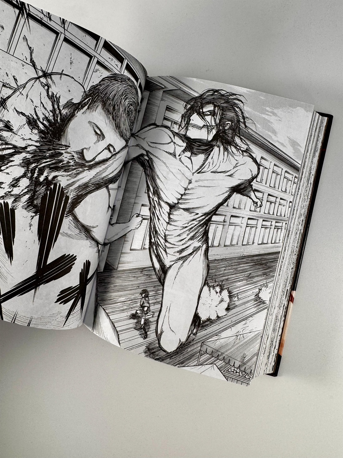 Промо материал к книге "Атака на титанов. Книга 1" №8